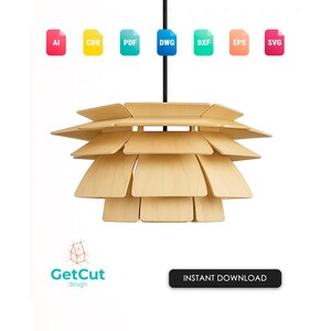 Op de afbeelding: Een houten hanglamp met een gelaagd, bloembladachtig ontwerp. De lamp hangt aan een zwart snoer en heeft de tekst "INSTANT DOWNLOAD" en "GetCut design". Er zijn ook bestandstype-pictogrammen aanwezig.