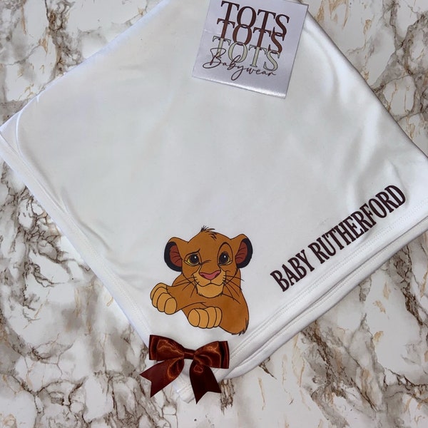 Manta de bebé personalizada del Rey León Simba - Regalo de nacimiento - Traje de regreso a casa - Recién nacido - Recuerdo del bebé - Baby Shower - Conjunto de regalos para bebés