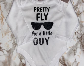 Pretty Fly for a Little Guy - Baby Humour - Baby Slogan Bodysuit - Gift - Coming Home Outfit - Newborn - Baby Shower - Baby Gift