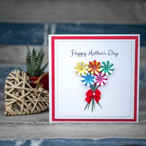 Handgemachte Muttertagskarte - 3D Blumenstrauß mit Schleife - Personalisiertes Andenken für Mama - Einzigartiges handgefertigtes Design - Elegant Touch - UK
