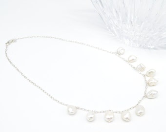 Collar SIMPLE de perlas blancas, cadena de bucle de plata de ley elegante y sencilla, perlas en una cadena de eslabones abiertos de 20" que incluye cierre.