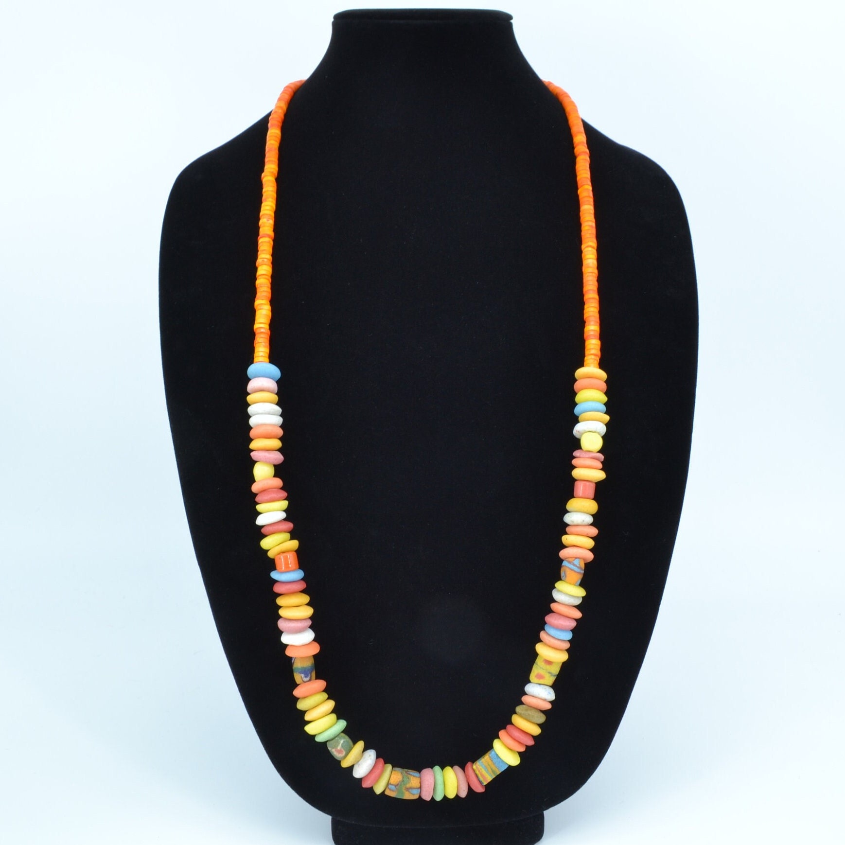 Collier Africain - Perles Verre Et Résine Tons Orangés - Longueur 71-80 Cm - Style Ethnique Naturel