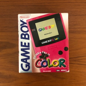 Ersatzbox für die Nintendo Game Boy Color Konsole in Beerenrot