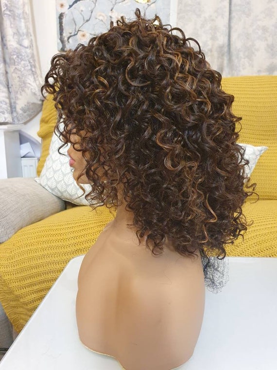 Short spiral curls for ladies in march | Cortes de cabello corto, Cabello  ondulado y rizado, Pelo rizado corto