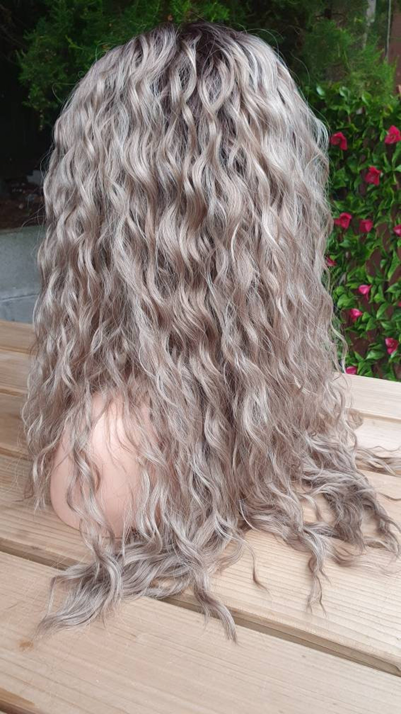 High-Quality Ash Blonde Curly Hair Scene for Desktop High-Quality Ash Blonde Curly Hair Scene for Desktop