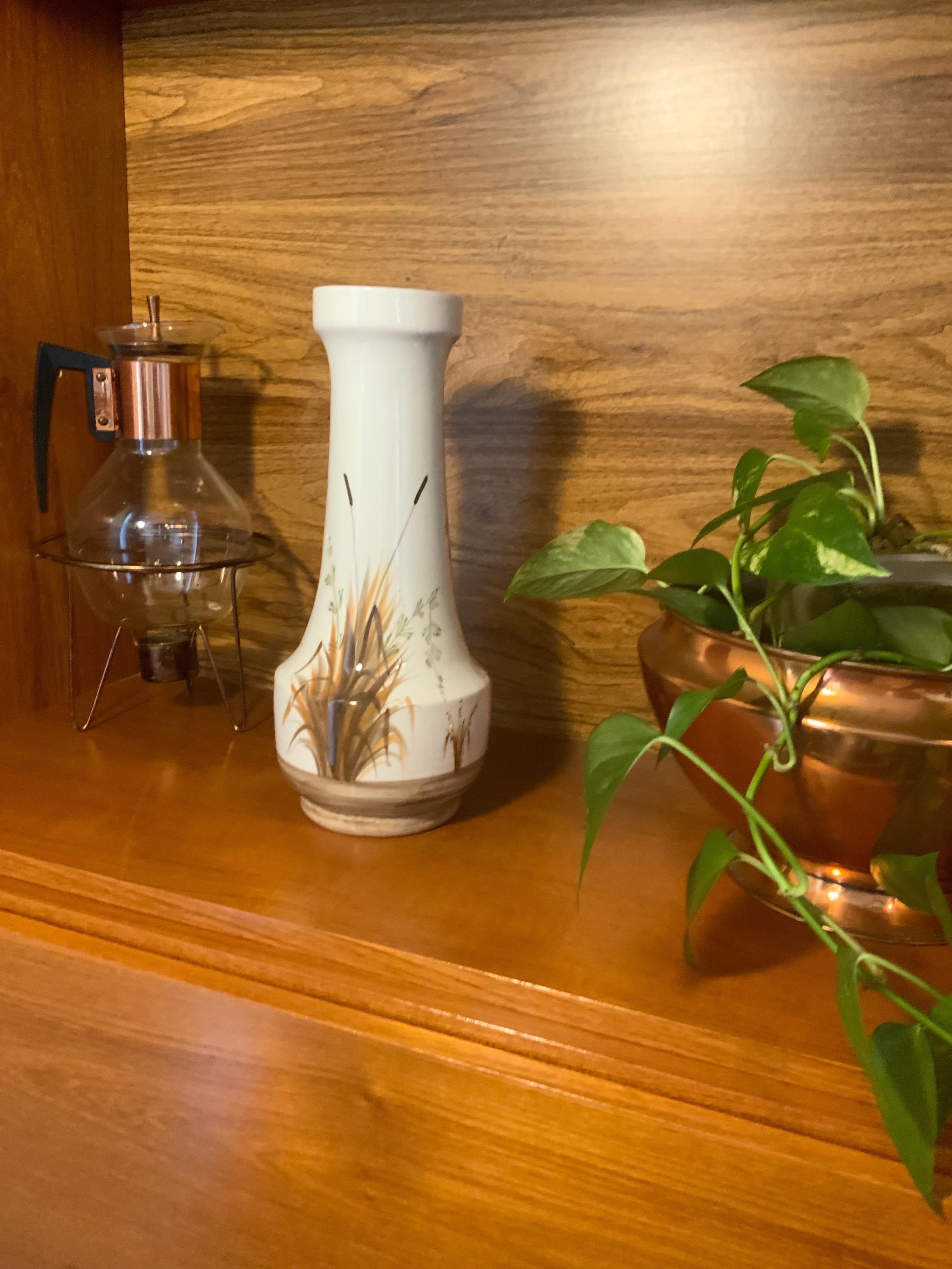 ヴィンテージ バッサーノ花瓶：イタリアの手描き陶器製リード装飾