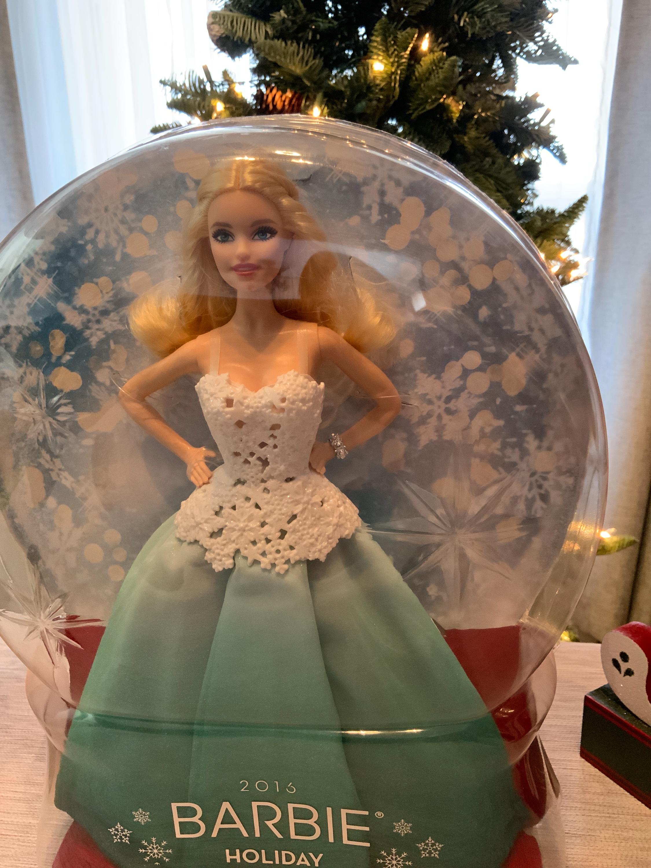 Barbie Signature Noël 2024 - Poupée Latino Aux Cheveux Châtains - Édition Spéciale Mattel - Neuf Sous Blister