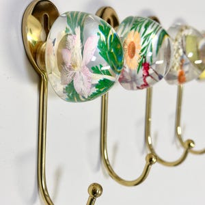 Wandhaak van messing met gedroogde bloemenhars, decoratieve wandhanger