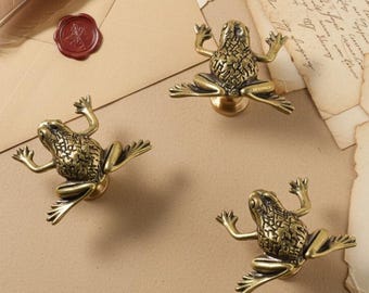 Antiker Frosch-Schubladenknopf, Messing-Schrankknopf in Tierform, einzigartiger Knopf, dekorativer Schrankknopf