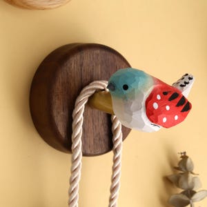 Retro träkrokar, handsnidade träkrokar i mässing, bohemisk heminredning, rustika väggkrokar, fågelkrokar bild 6
