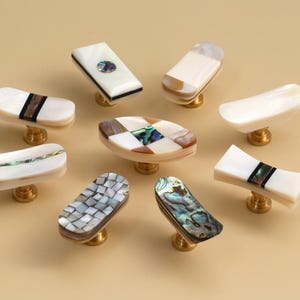 Ladetrekker met natuurlijke schelp, knop abalone parelmoer, luxe messing kasthardware, op maat gegraveerde dressoirknop kast, meubelbeslag