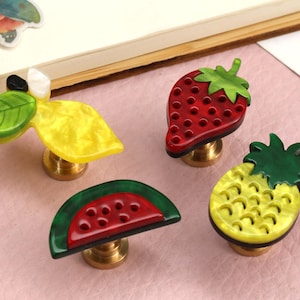 Keramik jordgubbslådknopp, keramik vattenmelon skåpknopp, unik knopp, dekorativ citron skåpknopp, ananas mässingsknopp