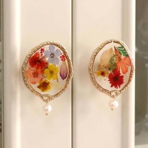 Vintage Resin Dried flower drawer knob, dried flower gold edged cabinet knob, unique knob, decorative flower cupboard knob,flower brass knob