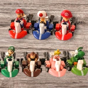 Mario kart pull back figure lot of 7 ... Great for display, playing, or cake toppers