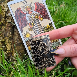 Templanza - Pin de esmalte duro Sagitario Tarot