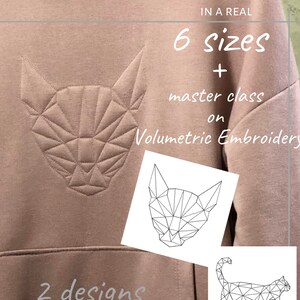 K&ouml;nnte beinhalten: Ein rosa Hoodie mit einem geometrischen Katzendesign, das auf der Vorderseite gestickt ist. Das Bild zeigt auch zwei Schwarzwei&szlig;-Zeichnungen von geometrischen Katzen, eine sitzend und eine gehend. Der Text "6 Gr&ouml;&szlig;en + Meisterkurs &uuml;ber Volumenstickerei" ist in Schwarz auf wei&szlig;em Hintergrund geschrieben. Der Text "2 Designs" ist in Wei&szlig; auf dem rosa Hoodie geschrieben.