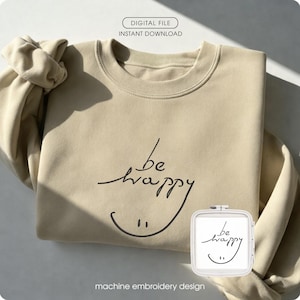 Puede incluir: Sudadera beige con la frase "be happy" escrita a mano y una carita sonriente. También se ve el texto "DIGITAL FILE INSTANT DOWNLOAD" y "machine embroidery design".