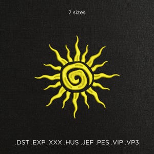 Puede incluir: Diseño de sol bordado en amarillo sobre fondo negro. El sol tiene un centro en espiral y rayos puntiagudos. El texto "7 tamaños" está encima del sol. Debajo, las extensiones de archivo .DST .EXP .XXX .HUS .JEF .PES .VIP .VP3.