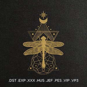 Könnte beinhalten: Gold gestickte Libellen-Design mit geometrischen Formen und einem Halbmond und Stern darüber. Das Design ist auf einem schwarzen Stoffhintergrund. Die Dateiformate sind unterhalb des Designs aufgeführt: .DST .EXP .XXX .HUS .JEF .PES .VIP .VP3