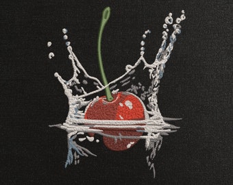 Stickmuster „Kirsche mit Spritzer“ auf dunklem Hintergrund – Stickdateien „Kirsche mit Spritzer“ – 7 Größen – Sofort-Download