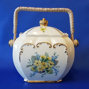 Sadler Cube Shaped Biscuit Barrel / Cookie Jar.  James Sadler and Sons Ltd, Burslem, Stoke-on-Trent, Staffordshire, England.