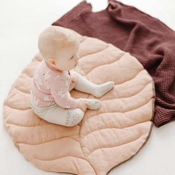 Leaf play mat from pure linen | Krabbeldecke im Blattform aus Leinenstoff