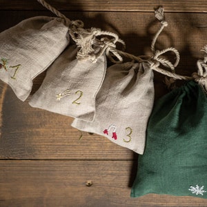 Countdown to Christmas in Style mit handbesticktem Adventskalender