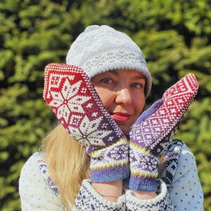Woolen mittens with a &quot;Snowflake&quot; pattern, very warm double knitted mittens in purple-blue color with white pattern, WoolEstonia