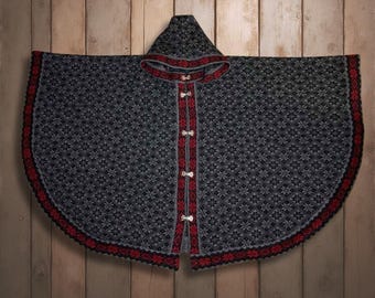 ニットウールポンチョ：フード付きグレーの星柄、ワンサイズ