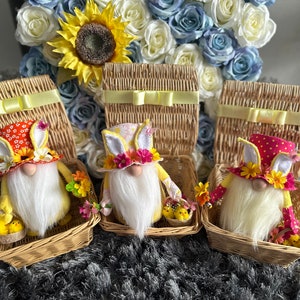 Wichtel handgemacht Ostern mit Zylinder und Hase Jahre im Korb