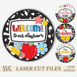 Paquete SVG de letreros para puerta de maestro, archivos cortados con láser para regreso a clases, bienvenido a nuestra clase, letrero floral con lazo para Apple Pencil, Glowforge xTool
