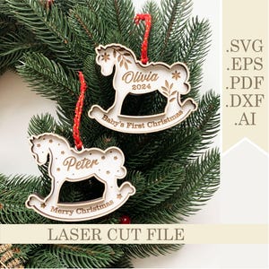 Ornamento de Natal de Cavalo de Balanço SVG, Arquivo de Corte a Laser para Ornamento de Cavalo, Primeiro Natal do Bebê, Nomes para Etiqueta de Presente de Natal, Download Digital