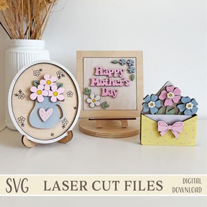 Bandeja escalonada para el Día de la Madre (archivo SVG cortado a láser), juego de 3 decoraciones florales, letrero intercambiable, porta tarjetas de regalo para mamá, descarga digital Glowforge