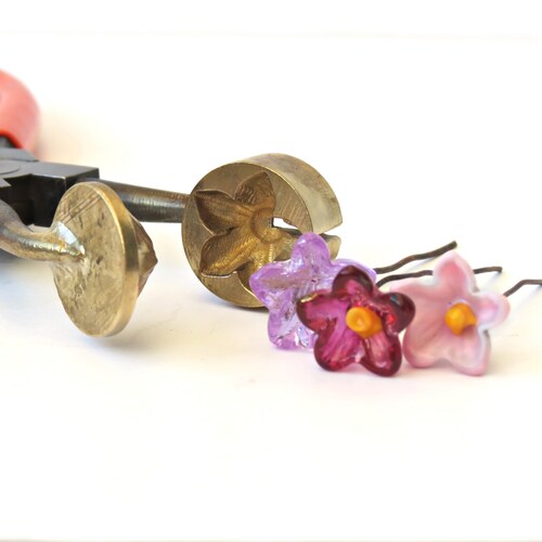 thumbnail image 2 of 1 Lb Devardi Glass Rods – COE 104 Transparent Vibrant Blue For Lampwork Beadmaking 2 of 6