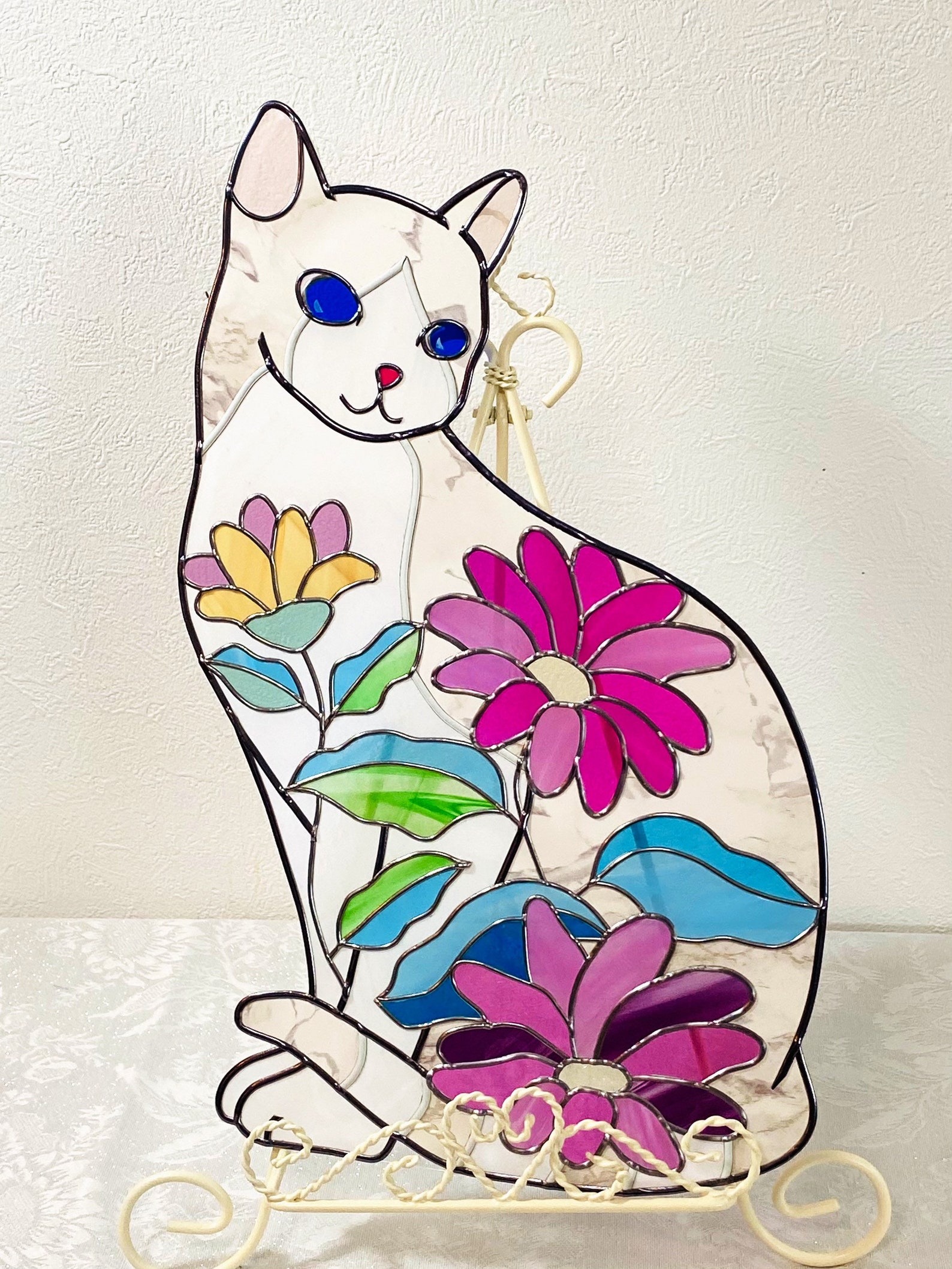 受注発注37cmのグラスアート白猫ステンドグラスのような美しさアクリル板のインテリア和洋折衷の猫キラキラ透ける猫 - Etsy 日本