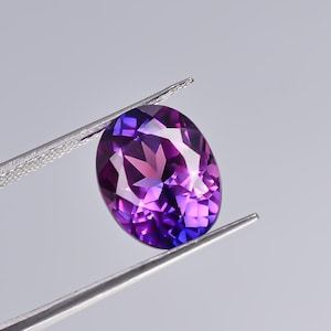 Purple Pink Sapphire Gemstone: 7 ct Oval Cut, 12x10 mm