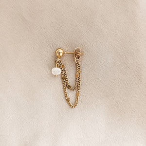 Nohea | 1 ear stud 'Leilani' in gold made of stainless steel with freshwater pearl and filigree layering chains - mother of pearl, earrings