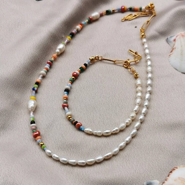 Nohea | Handgemachte Perlenkette/ Perlenarmband 'Anela' mit bunten Perlen und Süßwasserperlen - Perlmutt, Edelstahl, Schmuckset