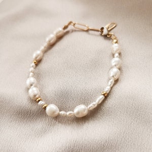 Nohea | Handmade pearl bracelet 'Nani' with golden details - stainless steel, freshwater pearl mother-of-pearl