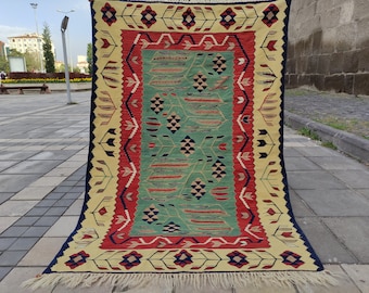 Alfombra Kilim Turca Vintage: Alfombra Floral de Lana de 4x6 para Entrada