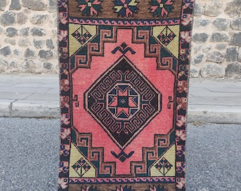 Star center and rare motifs Handmade Turkish Mini Rug: 2x3 Vintage Wool Doormat (1.57 x 2.76)