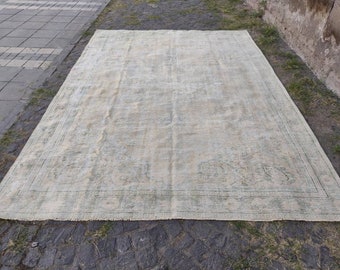 Alfombra vintage de lana extragrande de 8x11: estilo bohemio, estilo palacio, en verde descolorido y desgastado.