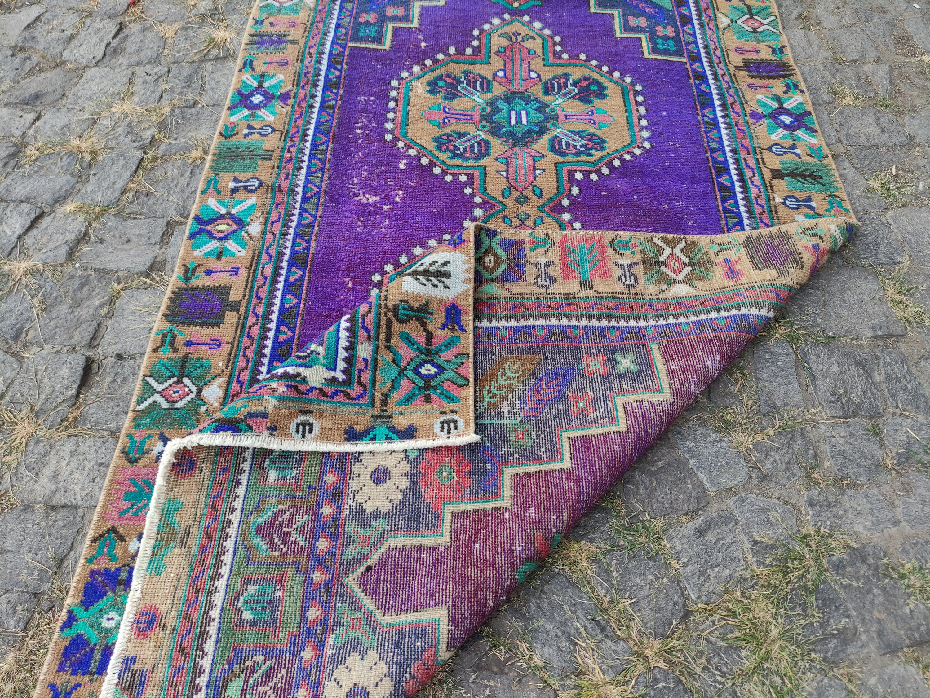 パープルのヴィンテージトルコラグ 4x7：ハンドメイドウールアクセント