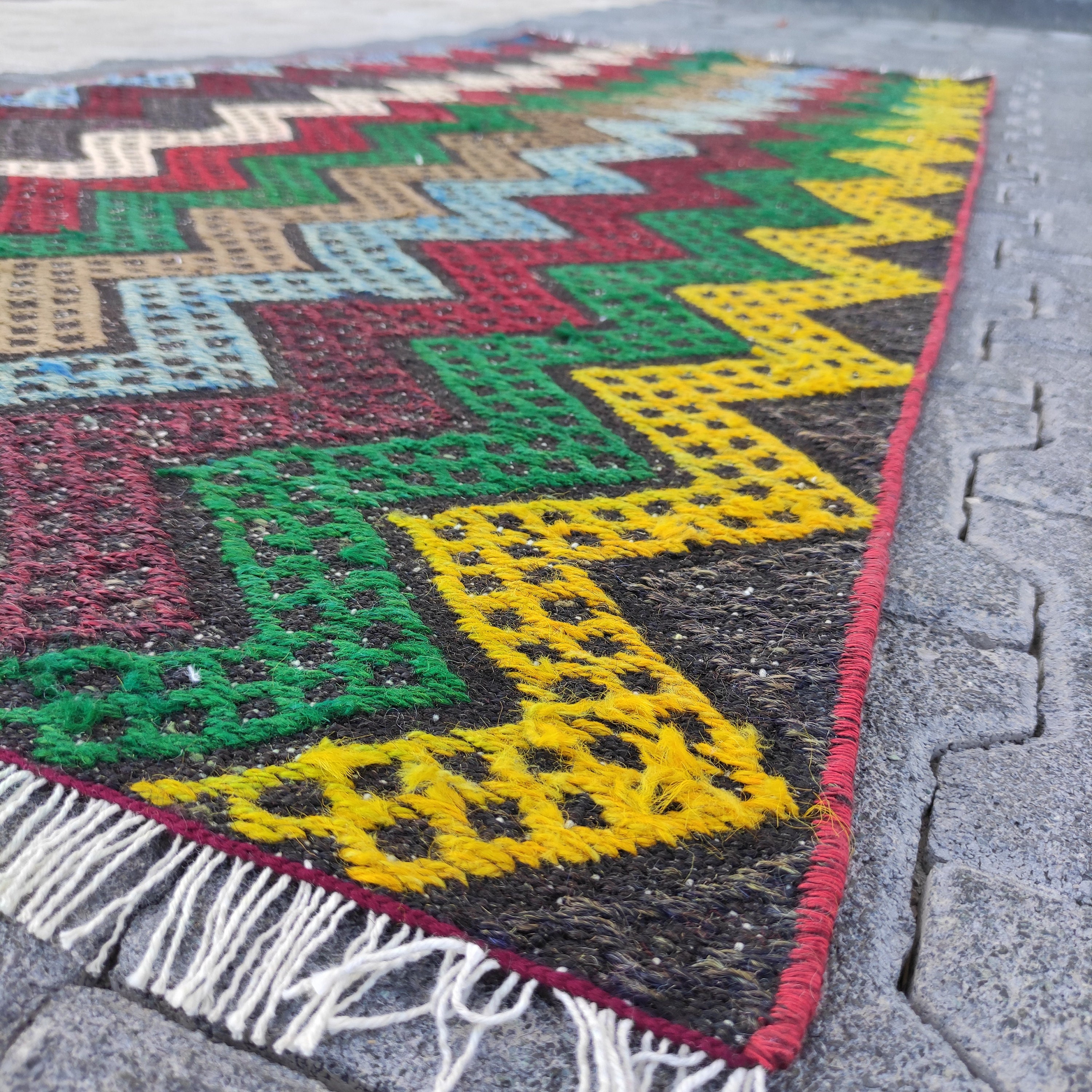 60×104 \"zig-zag” ViNTAGE TURKiSH RUG 60×104 