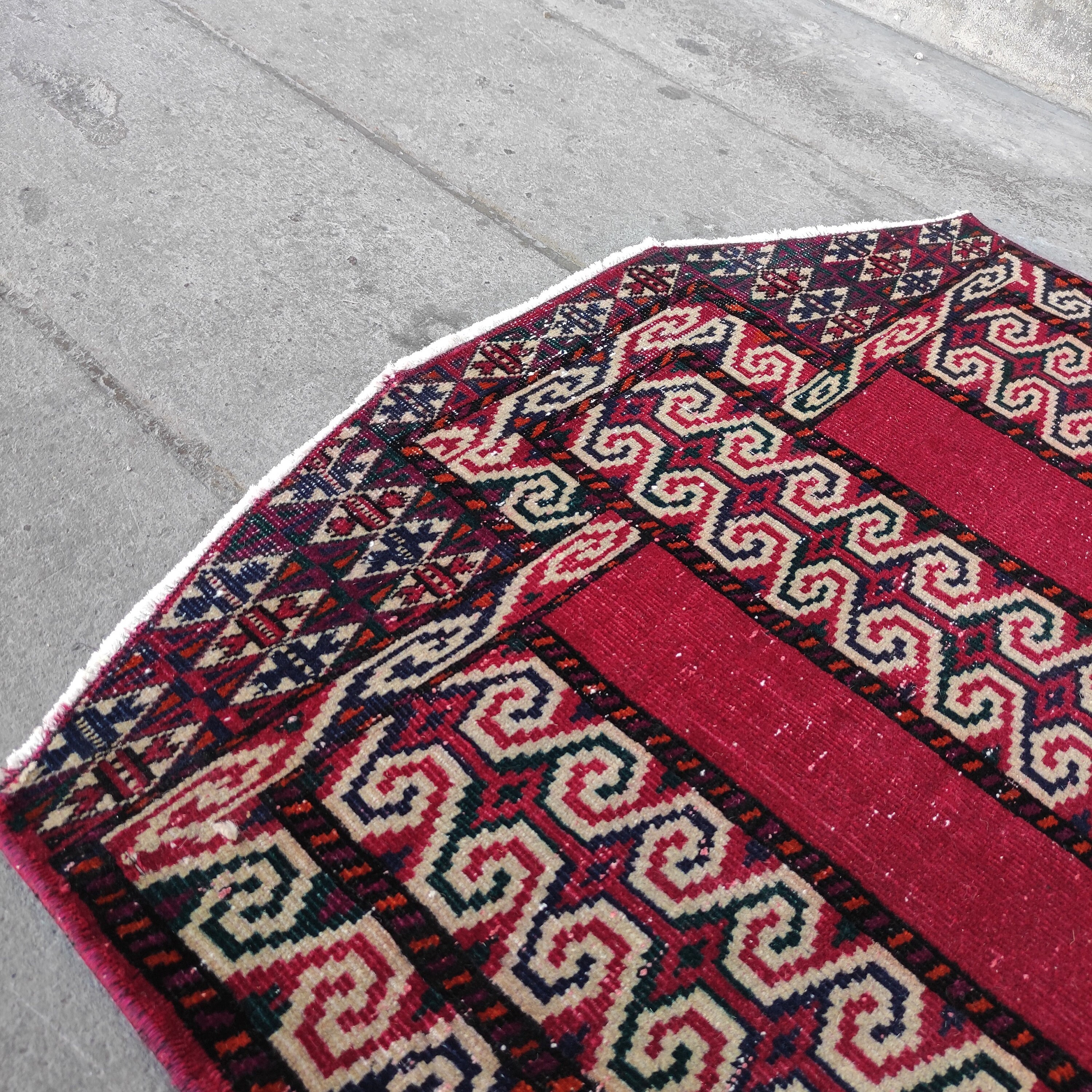 ヴィンテージ トルコ製ランナーラグ：2.59インチ x 3.8フィート