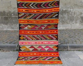 ヴィンテージキリムラグ：2.91 x 5.15 カラフルな刺繍入りトルコウール