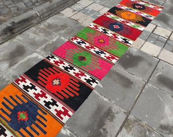 Alfombra Kilim Antigua: Alfombra Turca de Tejido Fino para Pasillo