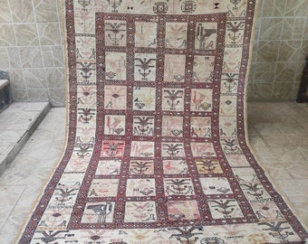 Alfombra Soumak de seda vintage 4x6: Kilim con motivo de gallo y zoológico