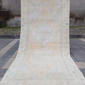 4x8 Pastel Turkish rug, 3.94&#39;&#39; x 7.64&#39;&#39; Light green , Faded Boho Handmade area rug, huge runner rug, Aztec anatolian rug,Vintage kitchen rug
