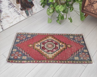 ハンドメイドの淡い赤色のトルコ絨毯：ヴィンテージウールのドアマット